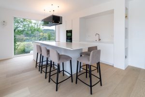 Réalisation design Partner une cuisine blanche haut de gamme